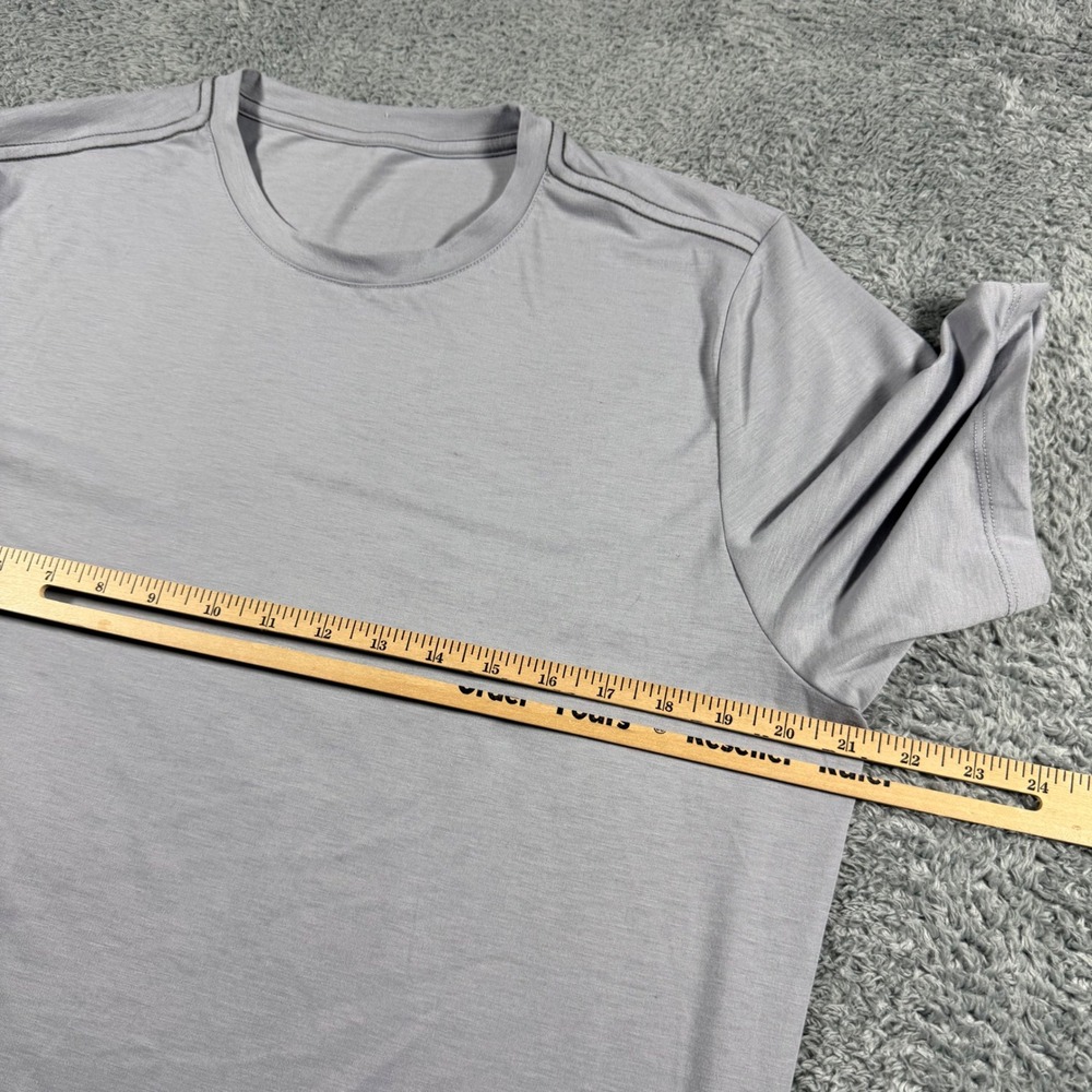 Vuori Strato Tech Tee Mens Large Grey Short Sleeve Performance T-Shirt Soft - Picture 4 of 5